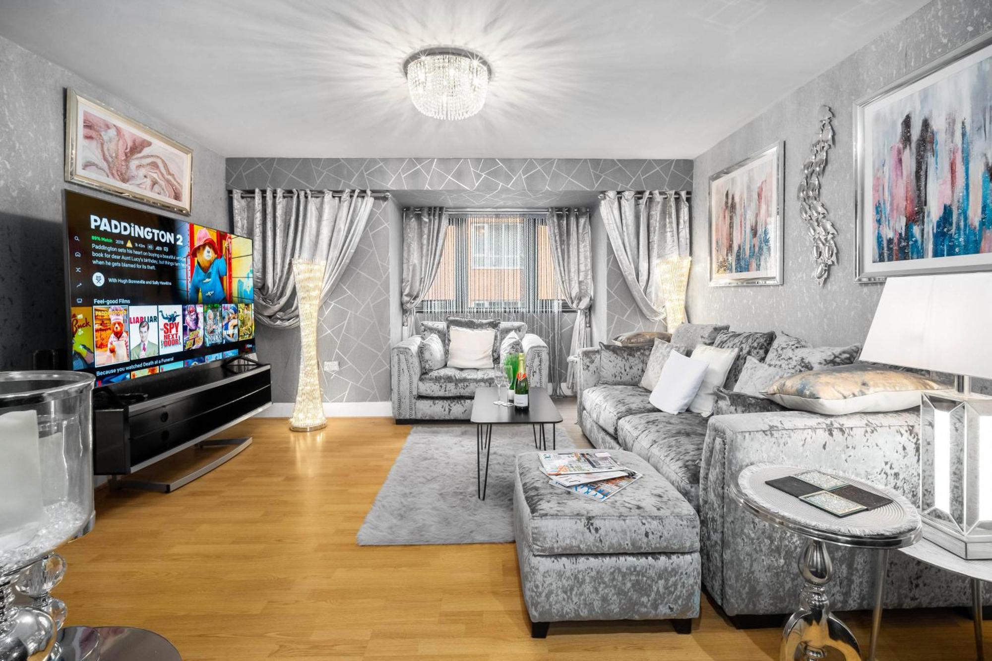 Luxury 1 Bed Flat With Parking 11K - Top Rated - Netflix - Wifi - 70 Inch Smart Tv - Birmingham City Centre - Tv In Bedroom - Top Rated Zewnętrze zdjęcie